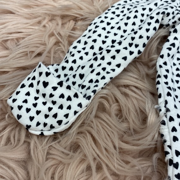 Ruffled Butt Heart Sleeper - Picture 4 of 4